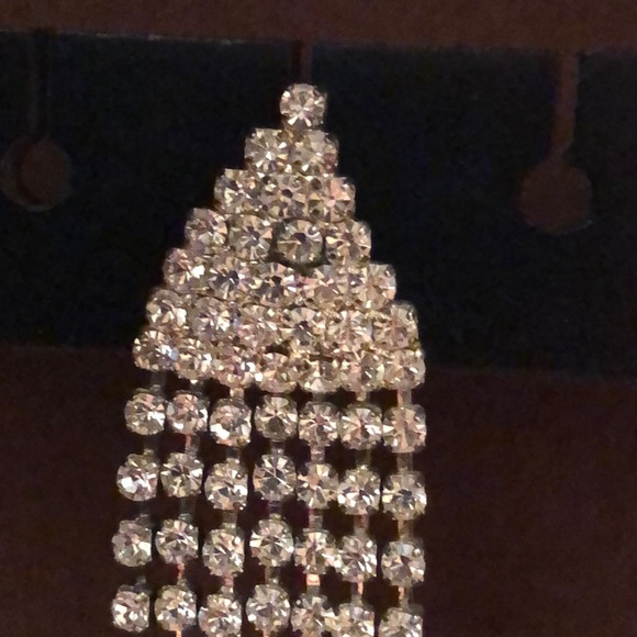 [CLOSEOUT💰] Costume jewelry diamond earrings. - Picture 3 of 4